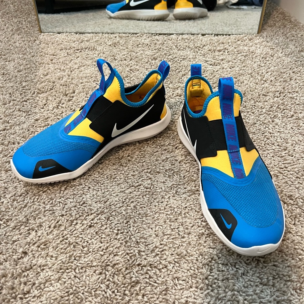 Nike tennis shoes